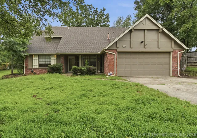 Homes for sale in Tulsa, OK | 1419 W Woodrow Pl, Tulsa, OK 74127 | MLS# 2620033