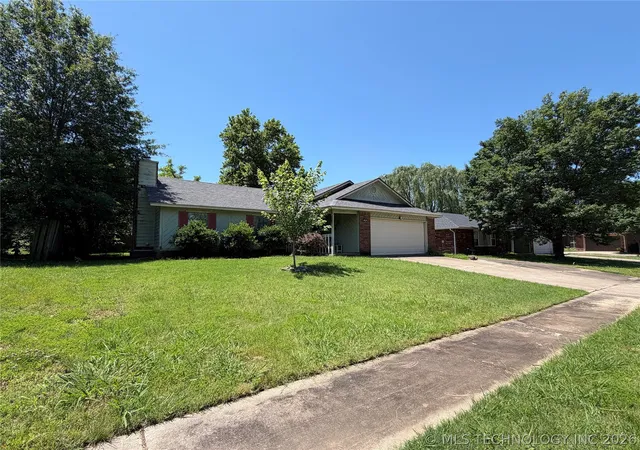 2nd image of 10806 E 100th St, Owasso, OK 74055 | MLS# 2620097