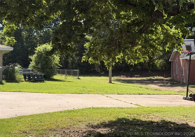 Homes for sale in Muskogee, OK | 2431 N York St, Muskogee, OK 74403 | MLS# 2620078