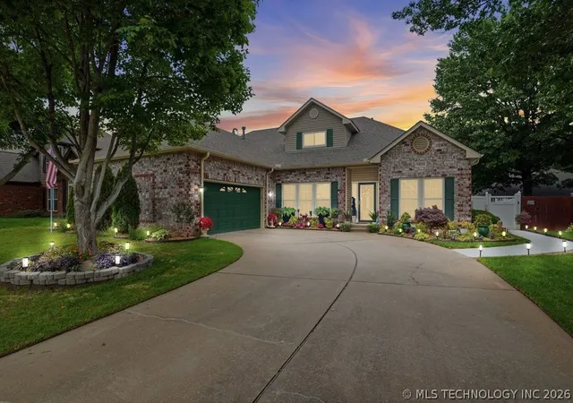Photo 2 of Single family home for sale at 4333 S Dogwood Ave, Broken Arrow, OK 74011 | MLS# 2619232 | Listing updated on 2026-08-20