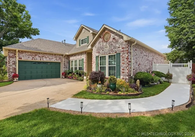 Photo 3 of Single family home for sale at 4333 S Dogwood Ave, Broken Arrow, OK 74011 | MLS# 2619232 | Listing updated on 2026-08-20