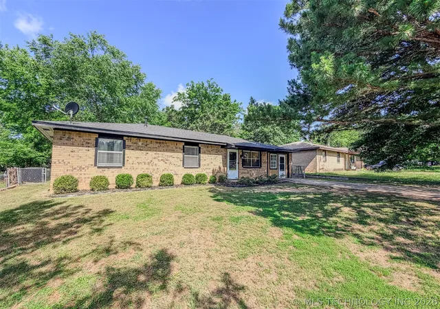 Homes for sale in Tahlequah, OK | 504 S Cedar Pl, Tahlequah, OK 74464 | MLS# 2617318