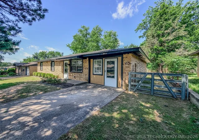 Homes for sale in Tahlequah, OK | 504 S Cedar Pl, Tahlequah, OK 74464 | MLS# 2617318