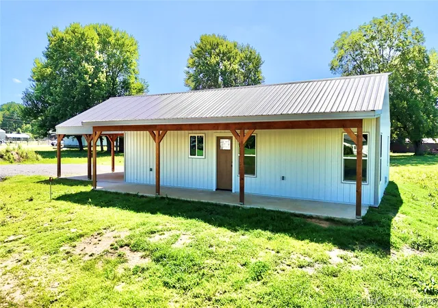 Homes for sale in Kinta, OK | 4 N King St, Kinta, OK 74552 | MLS# 2620140