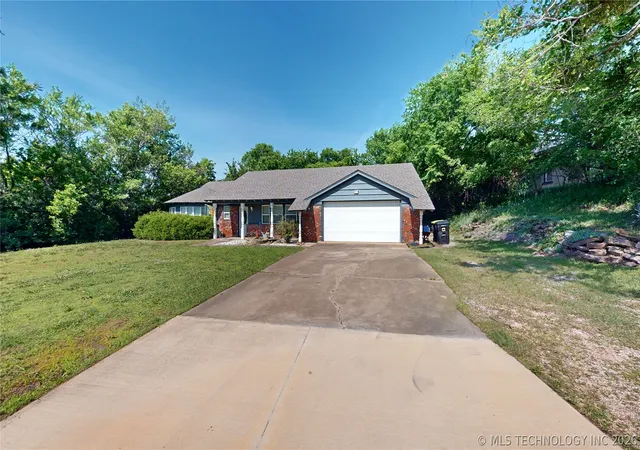 1st image of 1005 S Broadway, Ada, OK 74820 | MLS# 2616171