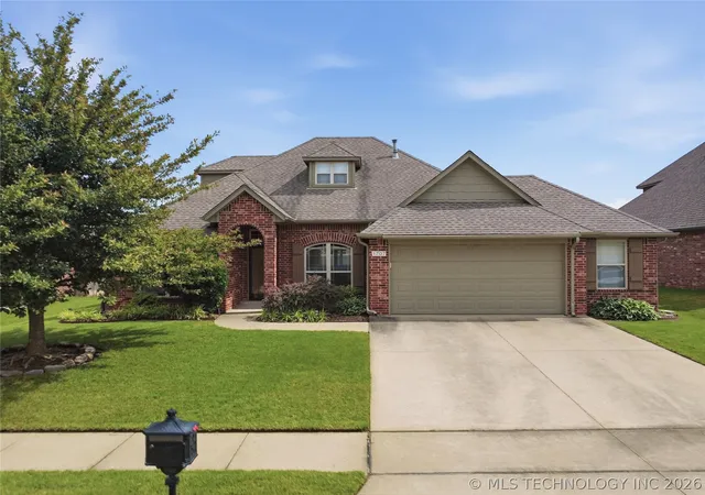 Homes for sale in Broken Arrow, OK | 1707 E Fulton Pl, Broken Arrow, OK 74012 | MLS# 2620067