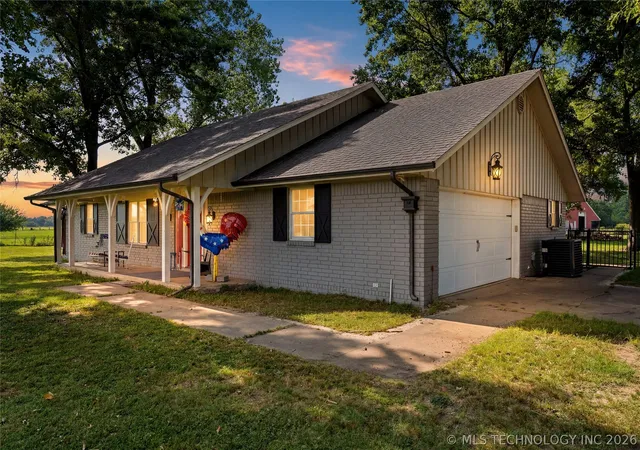 Single family home for sale at 37967 E 221st Street, Porter, OK 74454 | MLS# 2620161