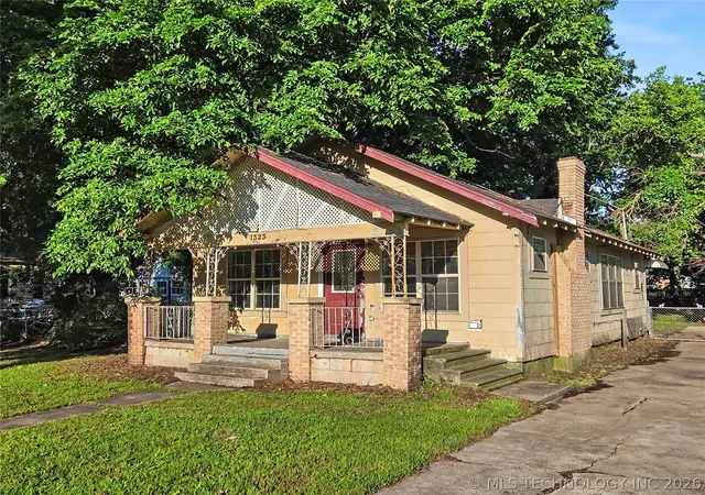 Homes for sale in Muskogee, OK | 1323 Locust St, Muskogee, OK 74403 | MLS# 2620264