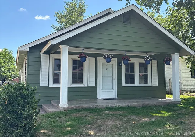 Photo 1 of Single family home for sale at 1121 E Walnut St, Cushing, OK 74023 | MLS# 2619869 | Listing updated on 2026-08-20
