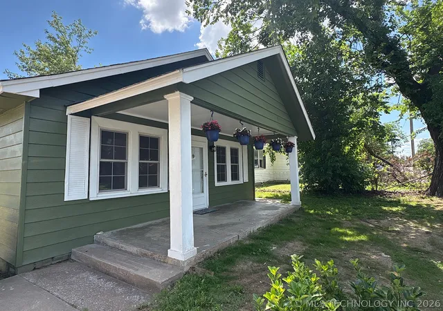 Homes for sale in Cushing, OK | 1121 E Walnut St, Cushing, OK 74023 | MLS# 2619869