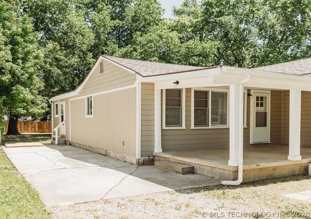 Photo 2 of Single family home for sale at 210 N Hereford Ave, Dewey, OK 74029 | MLS# 2620234 | Listing updated on 2026-08-20
