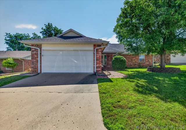 Photo 2 of Single family home for sale at 118 Canterbury Ct, Bartlesville, OK 74006 | MLS# 2620232 | Listing updated on 2026-06-03