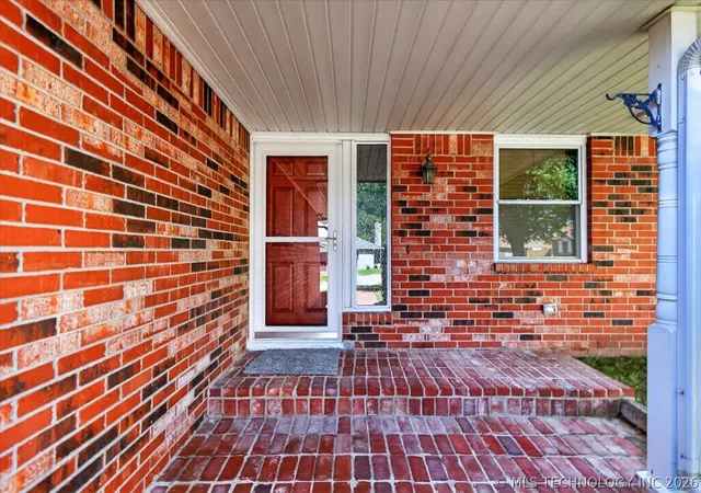 Photo 3 of Single family home for sale at 118 Canterbury Ct, Bartlesville, OK 74006 | MLS# 2620232 | Listing updated on 2026-06-03