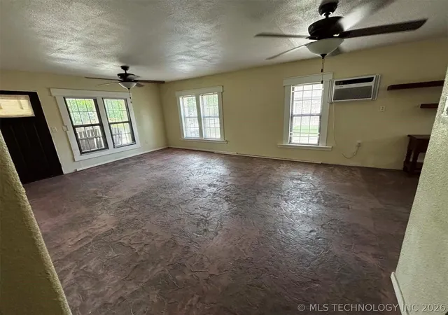 Homes for sale in Muskogee, OK | 552 S 4Th St, Muskogee, OK 74401 | MLS# 2620289