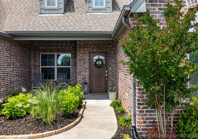 Photo 2 of Single family home for sale at 9500 S 238th Eastavenue, Broken Arrow, OK 74014 | MLS# 2620006 | Listing updated on 2026-10-07