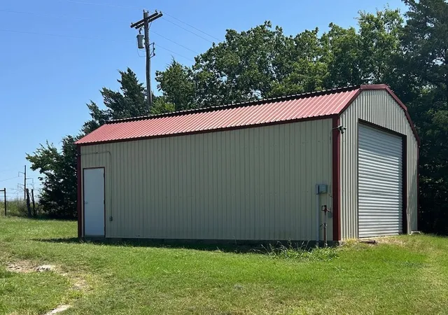3rd image of 4121 N Commerce St, Ardmore, OK 73401 | MLS# 2620324