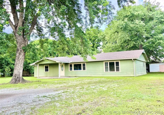Homes for sale in Whitefield, OK | 106 E Elk Rd, Whitefield, OK 74472 | MLS# 2619528