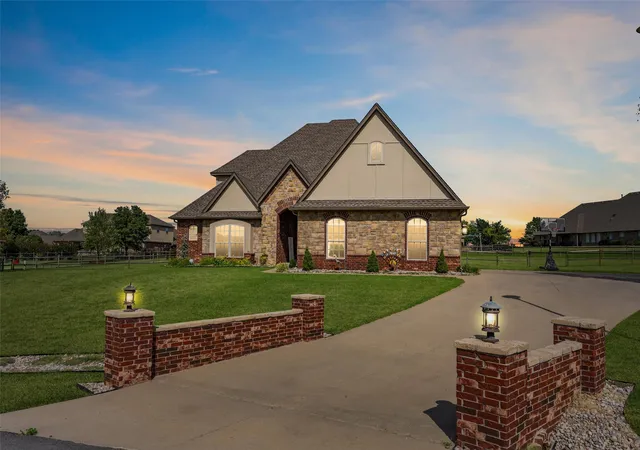 Photo 1 of Single family home for sale at 8255 N 70th Eastcourt, Owasso, OK 74055 | MLS# 2620238 | Listing updated on 2026-08-24
