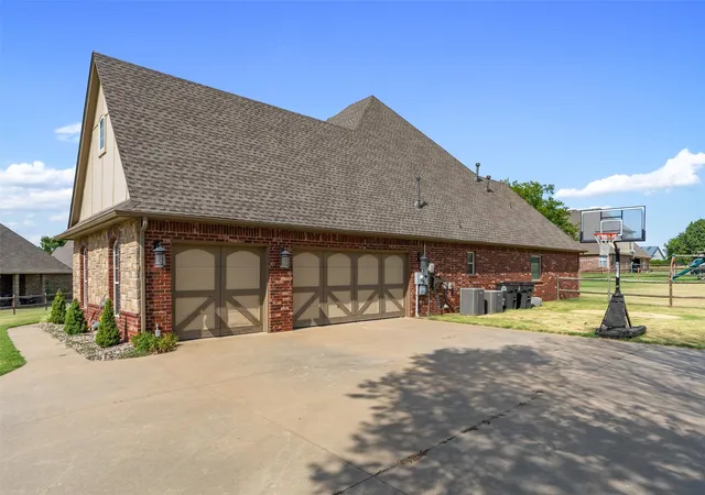 Photo 3 of Single family home for sale at 8255 N 70th Eastcourt, Owasso, OK 74055 | MLS# 2620238 | Listing updated on 2026-08-24