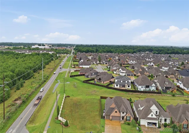 Photo 1 of Sale Pending at 6501 S Joshua Ave, Broken Arrow, OK 74011 | MLS# 2620361 | Listing updated on 2026-09-23