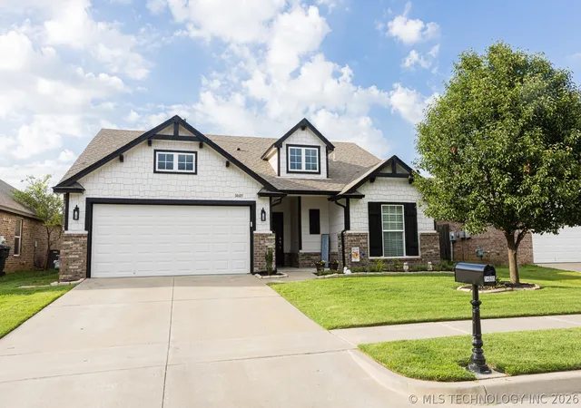 Homes for sale in Owasso, OK | 14605 E 111th Ct, Owasso, OK 74055 | MLS# 2620301
