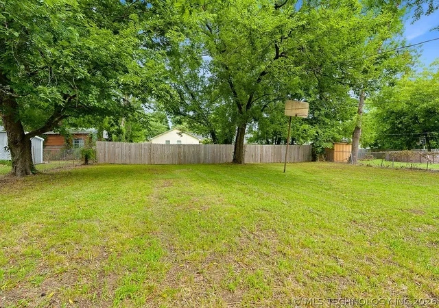 21st image of 1810 S Broadway, Ada, OK 74820 | MLS# 2620106