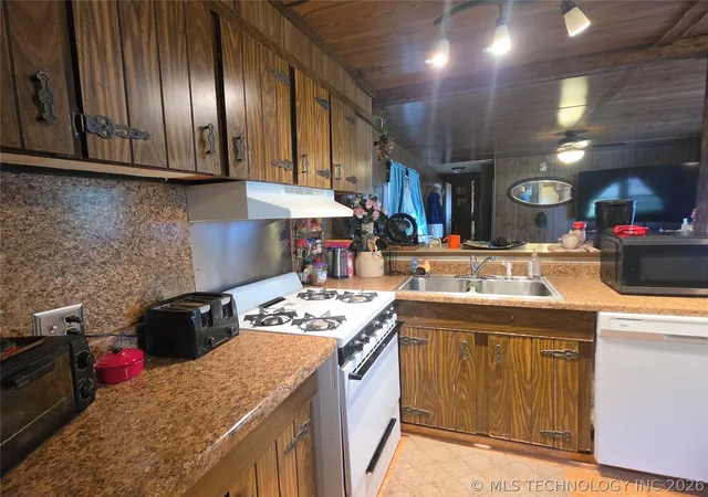 Photo 3 of Sale Pending at 416335 Lagoon Dr, Checotah, OK 74426 | MLS# 2620433 | Listing updated on 2026-08-20