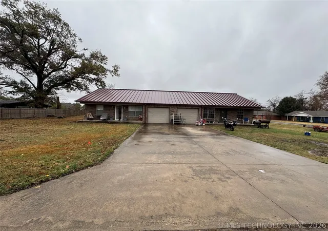 Homes for sale in Fort Gibson, OK | 105 E Cedar Ave, Fort Gibson, OK 74434 | MLS# 2620440