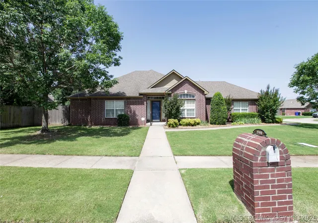 1st image of 1506 N 19 Pl, Broken Arrow, OK 74012 | MLS# 2620466