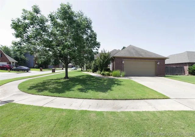 Homes for sale in Broken Arrow, OK | 1506 N 19 Pl, Broken Arrow, OK 74012 | MLS# 2620466