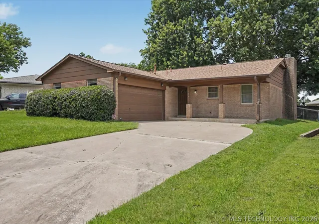 Homes for sale in Broken Arrow, OK | 424 W Gary St, Broken Arrow, OK 74012 | MLS# 2620374