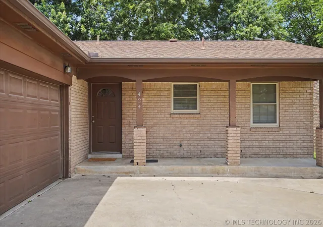 Homes for sale in Broken Arrow, OK | 424 W Gary St, Broken Arrow, OK 74012 | MLS# 2620374