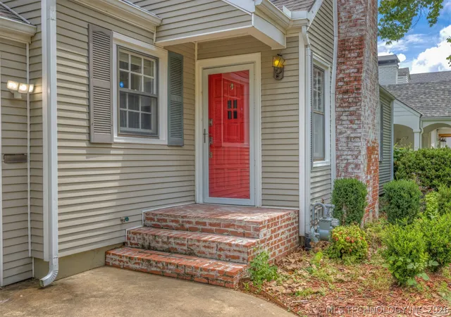 3rd image of 3011 S Boston Ct, Tulsa, OK 74114 | MLS# 2619952