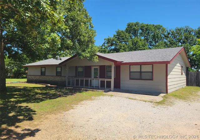 Photo 3 of Sale Pending at 1034 Oak, Ada, OK 74820 | MLS# 2617206 | Listing updated on 2026-09-25