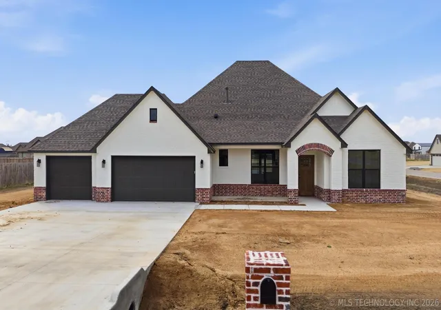 Photo 2 of Single family home for sale at 14256 N 71st Eastavenue, Collinsville, OK 74021 | MLS# 2620425 | Listing updated on 2026-08-20
