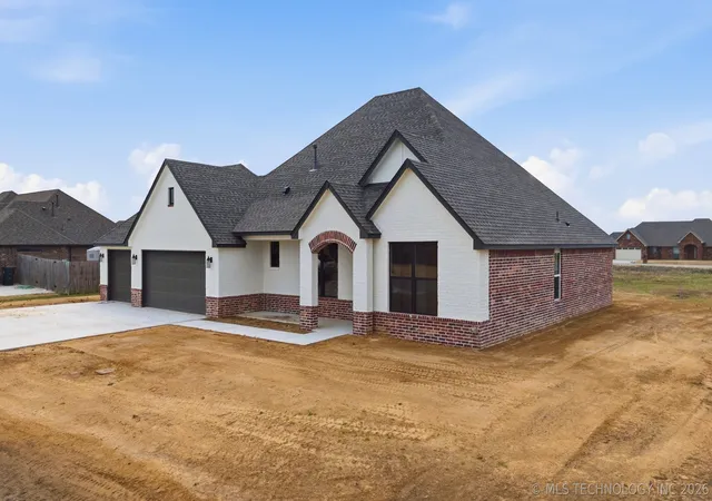 Photo 3 of Single family home for sale at 14256 N 71st Eastavenue, Collinsville, OK 74021 | MLS# 2620425 | Listing updated on 2026-08-20