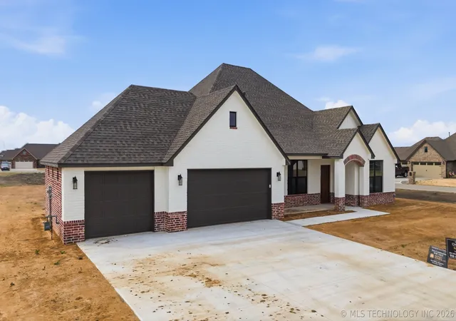 Homes for sale in Collinsville, OK | 14256 N 71St Eastavenue, Collinsville, OK 74021 | MLS# 2620425