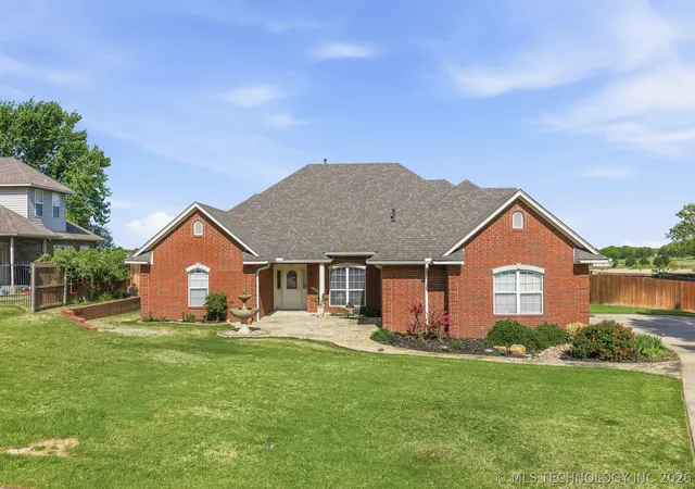 1st image of 833 Franklin Dr, Ardmore, OK 73401 | MLS# 2620518