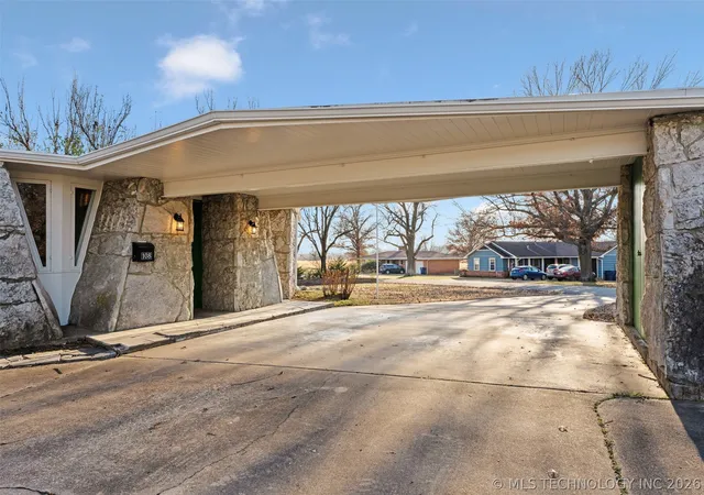 Homes for sale in Vinita, OK | 108 Fairmont Rd, Vinita, OK 74301 | MLS# 2620525