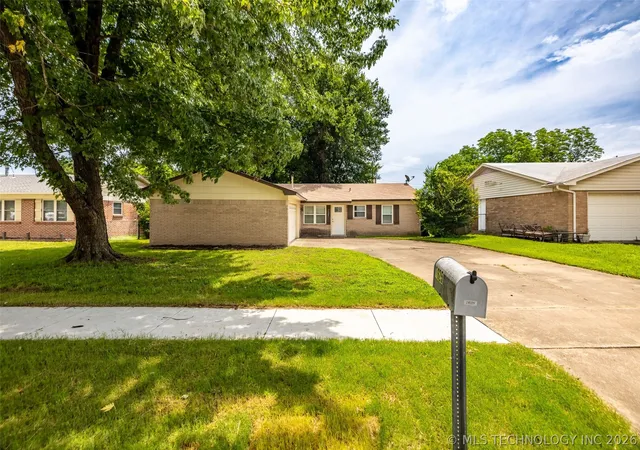 Homes for sale in Broken Arrow, OK | 1625 S 2nd St, Broken Arrow, OK 74012 | MLS# 2620455