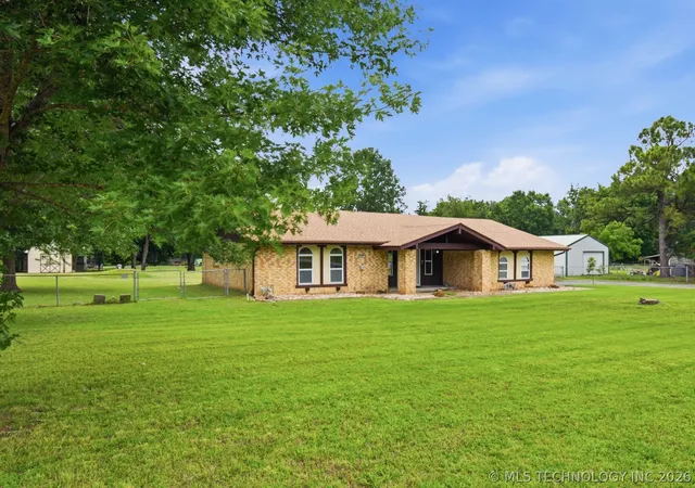 Homes for sale in Broken Arrow, OK | 7209 S 232nd Eastavenue, Broken Arrow, OK 74014 | MLS# 2620526