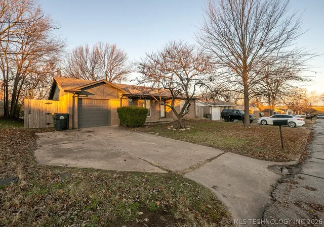 Homes for sale in Glenpool, OK | 607 W 150 St S, Glenpool, OK 74033 | MLS# 2620211