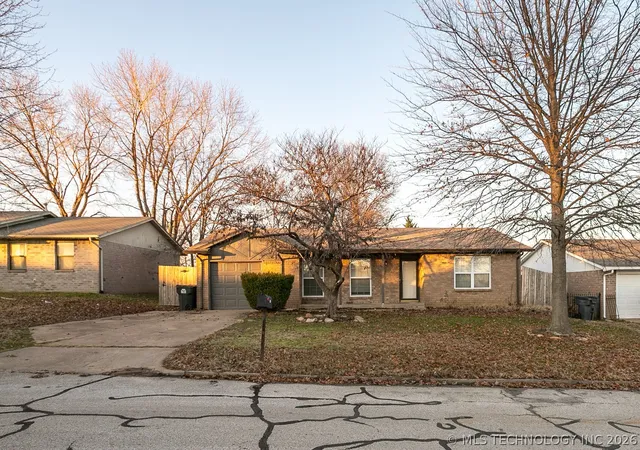 Homes for sale in Glenpool, OK | 607 W 150 St S, Glenpool, OK 74033 | MLS# 2620211