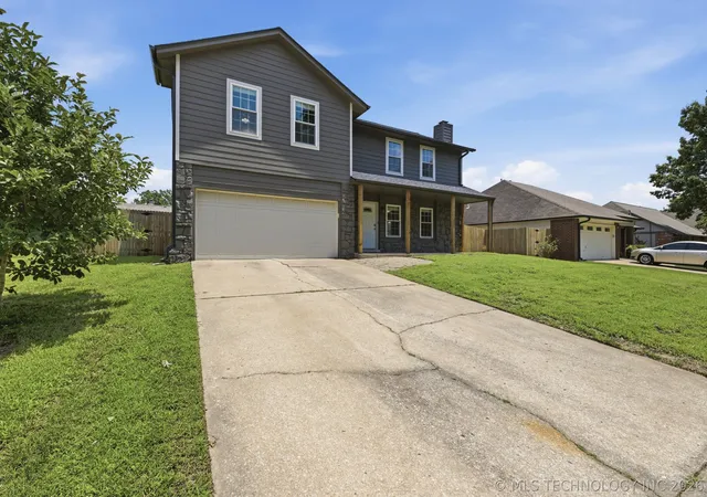 Photo 3 of Single family home for sale at 4901 S Narcissus Ave, Broken Arrow, OK 74011 | MLS# 2620480 | Listing updated on 2026-08-22