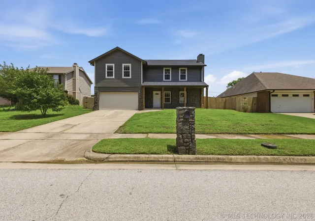 Photo 3 of Single family home for sale at 4901 S Narcissus Ave, Broken Arrow, OK 74011 | MLS# 2620480 | Listing updated on 2026-08-22
