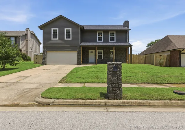 Photo 4 of Single family home for sale at 4901 S Narcissus Ave, Broken Arrow, OK 74011 | MLS# 2620480 | Listing updated on 2026-08-22