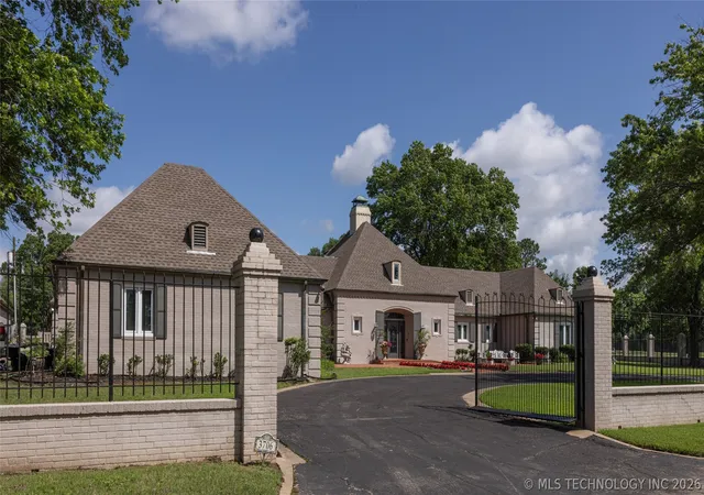 3rd image of 3706 Country Club Dr, Muskogee, OK 74403 | MLS# 2620599
