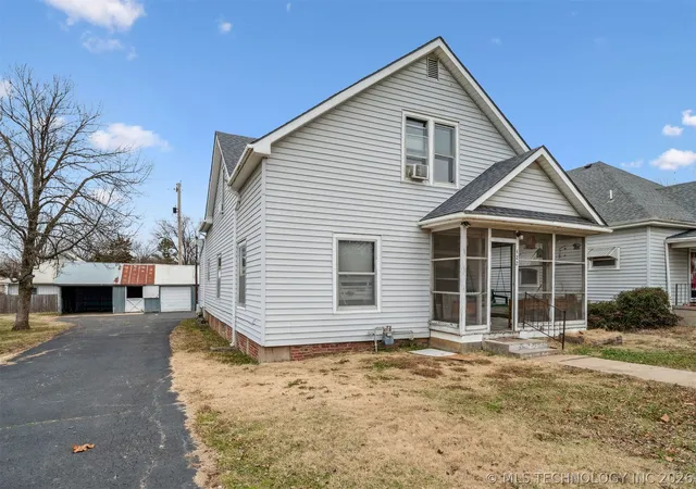 Homes for sale in Nowata, OK | 422 W Davis Dr, Nowata, OK 74048 | MLS# 2620671
