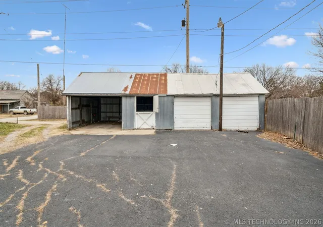Homes for sale in Nowata, OK | 422 W Davis Dr, Nowata, OK 74048 | MLS# 2620671