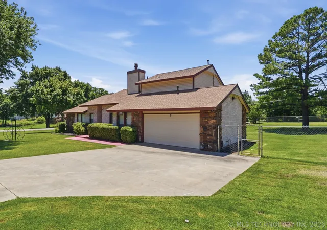 Homes for sale in Jenks, OK | 11716 S Ash St, Jenks, OK 74037 | MLS# 2620664